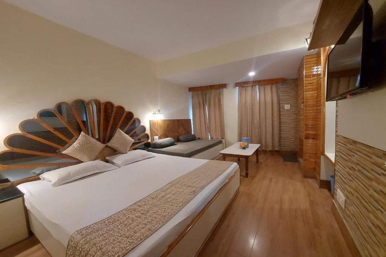 Brightland Hotel Шимла Экстерьер фото